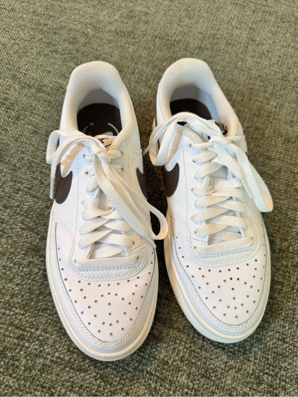 Nike Women’s Court Vision Alta Sneaker White/Black Size 6 - Picture 2 of 10